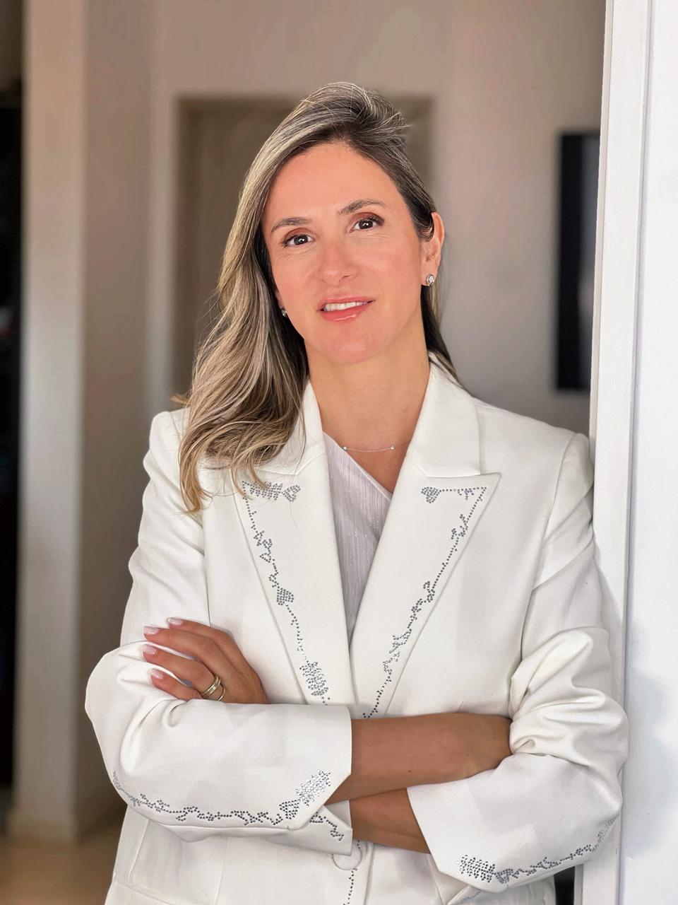 Dra. María Eugenia Castello — Oftalmóloga especialista en cirugía oculoplástica